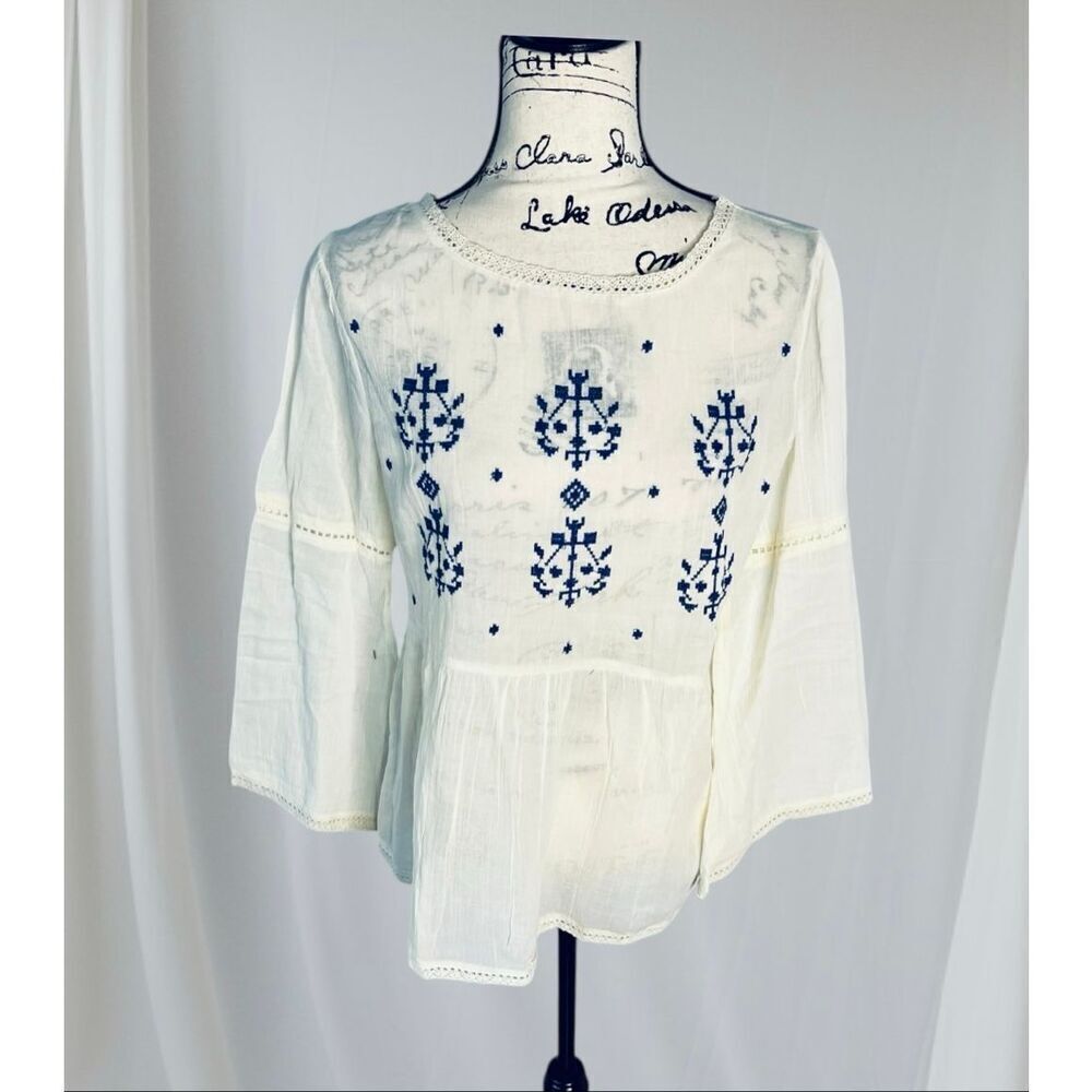 Magazine 100% Cotton Babydoll Enbroidered Top Women’s Medium Natural with Blue E